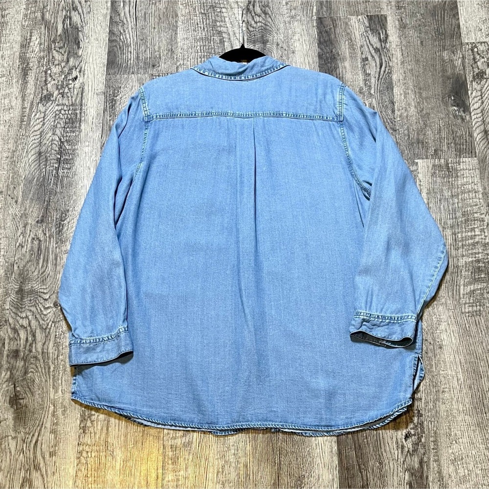 Chico's Women's Blue Denim Wash Long Sleeve Button Down Shirt Tunic Lightweight - Picture 4 of 7